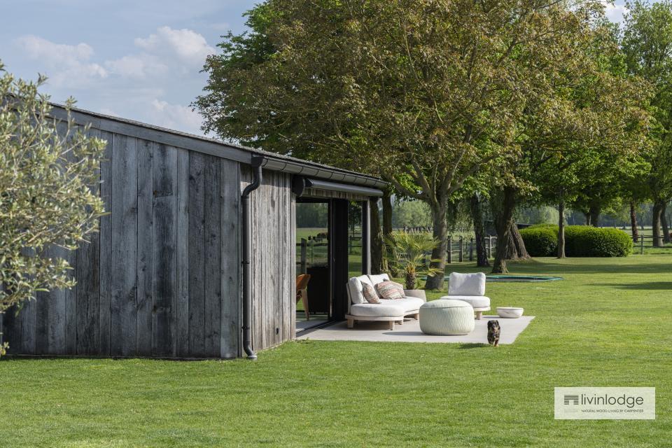 Luxe tuinkamer in barnwood met zicht op groene polders in Damme